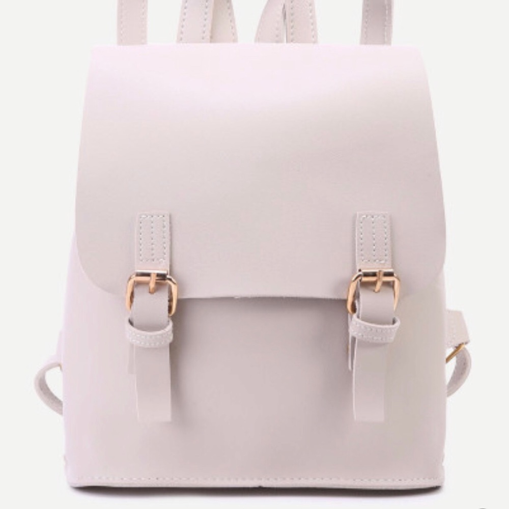 Cute beige backpack! 💕